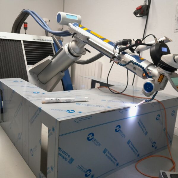 Soudure laser en cabine
