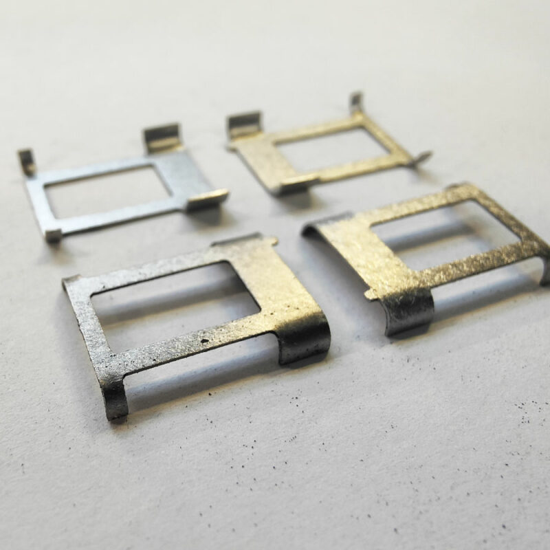 Pièces métalliques découpées au laser – éléments rectangulaires en acier brut obtenus par découpe laser de précision, destinés à l’assemblage ou à l’usinage industriel.