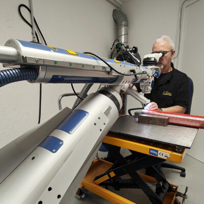 Opérateur sur soudeuse laser Aflak