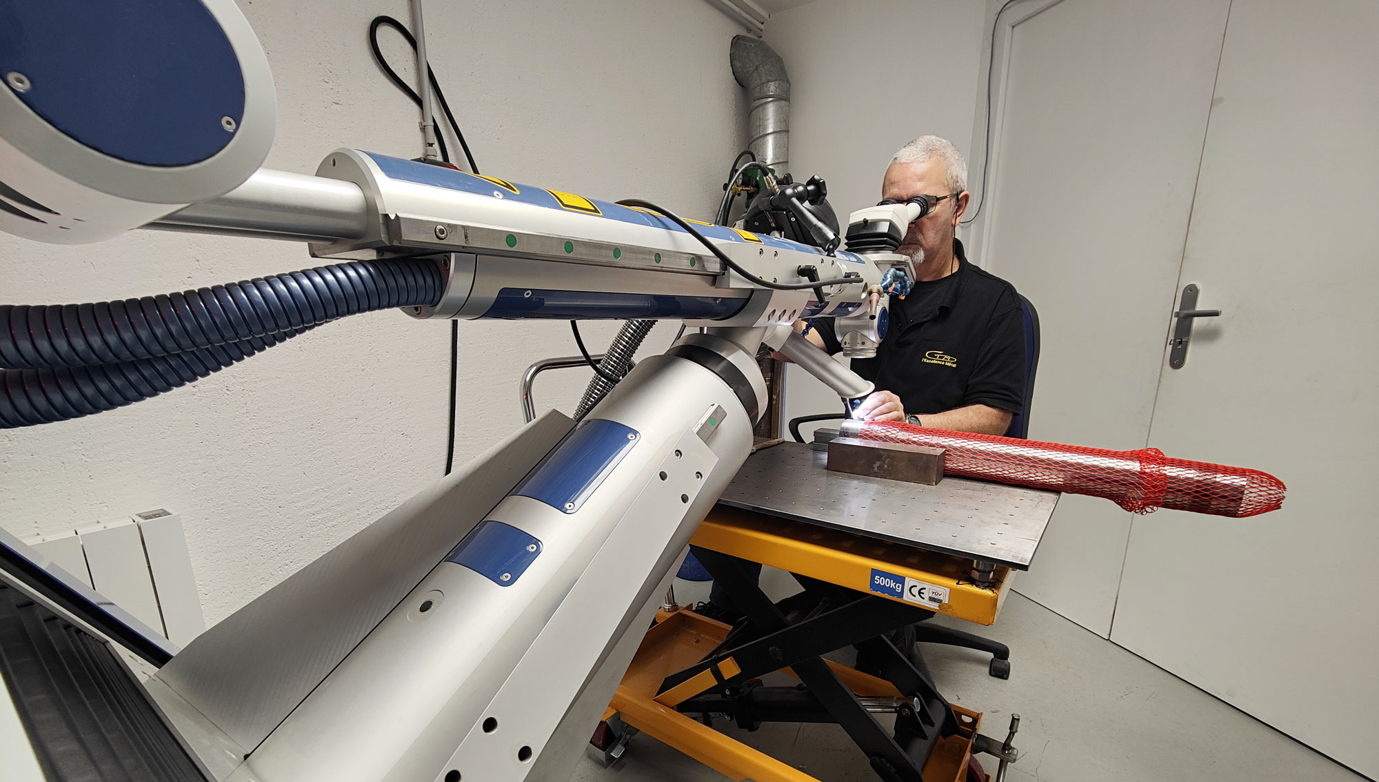 Opérateur sur soudeuse laser Aflak