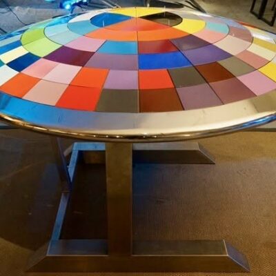 Réalisation en chaudronnerie fine d’un instrument de musique de type handpan, comprenant le formage précis de la coque et de ses éléments acoustiques. Assemblage et finition réalisés avec un haut niveau d’exigence afin de garantir les performances sonores et l’esthétique de l’instrument. Fabrication sur mesure alliant savoir-faire métallurgique, précision dimensionnelle et qualité de finition.